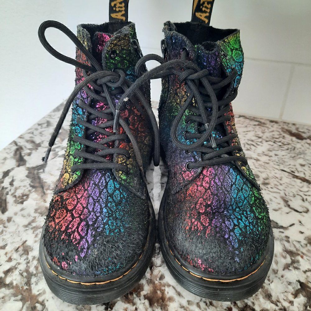 Dr.Martens Girls Rainbow Boots Size EU-32/US-1‎